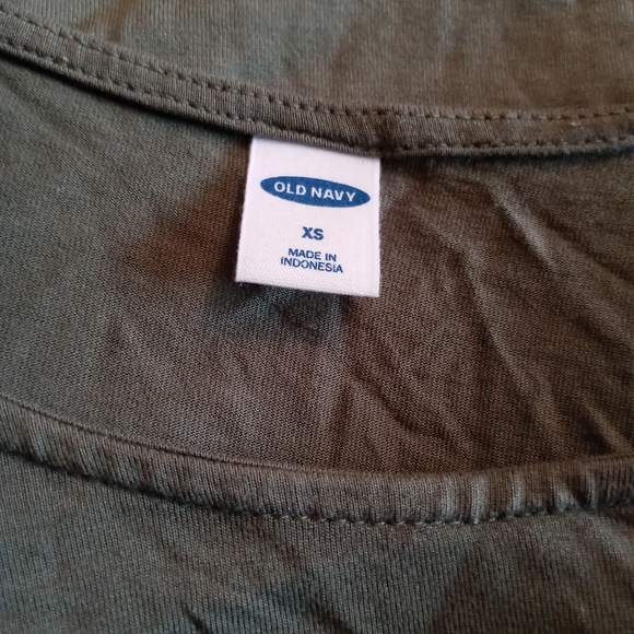 Cute ruffle 3/4 sleeve top - Picture 3 of 4